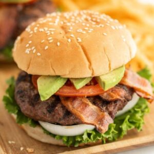 grill-bacon-avocado-burger-5-768x1152