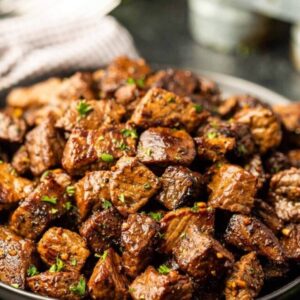 blackstone-garlic-butter-steak-bites-6-768x1152