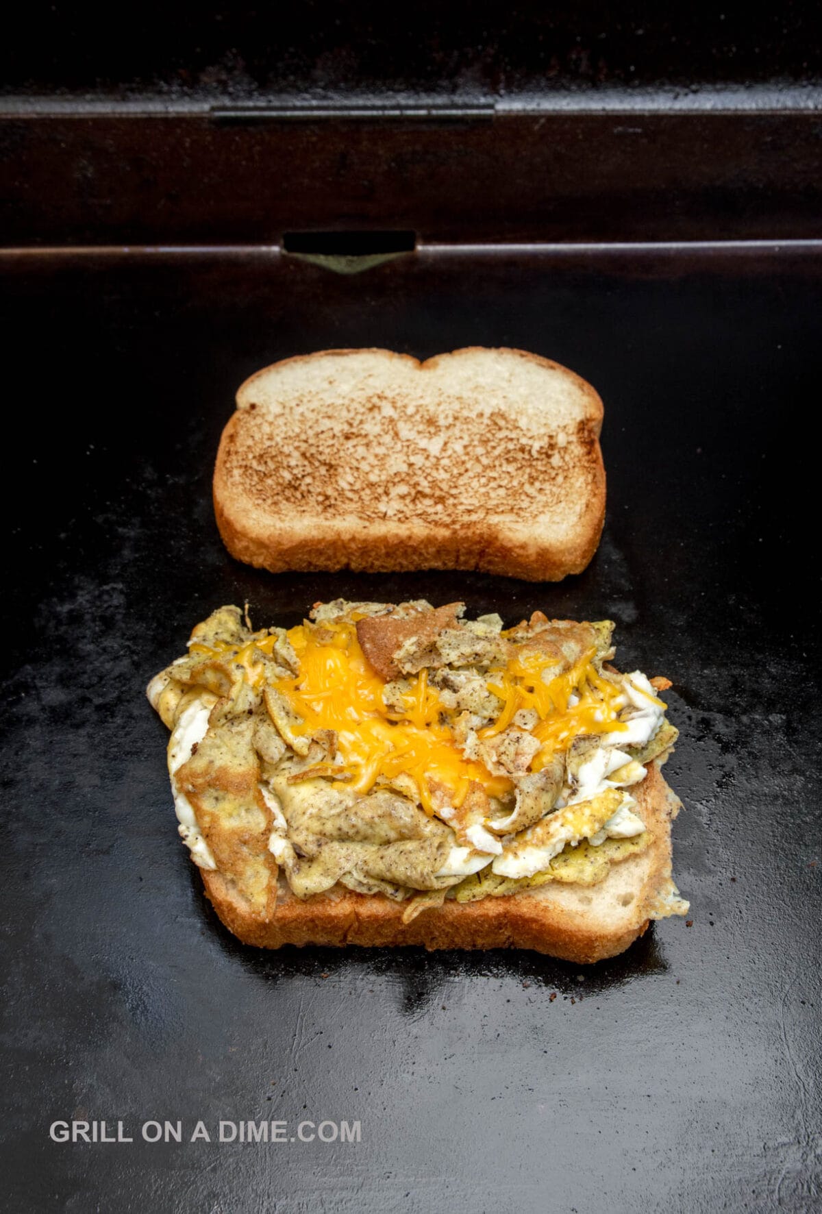 Scrambled Egg Sandwich On Blackstone Griddle scrambled-egg-sandwich-on-blackstone-griddle