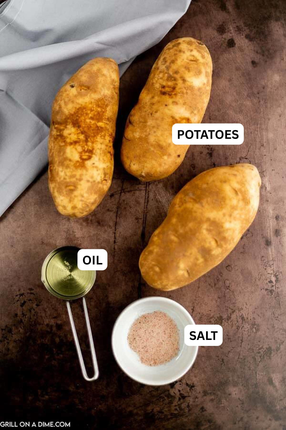 Ingredients need to make this recipes which includes Russet Potatoes, oil and salt.