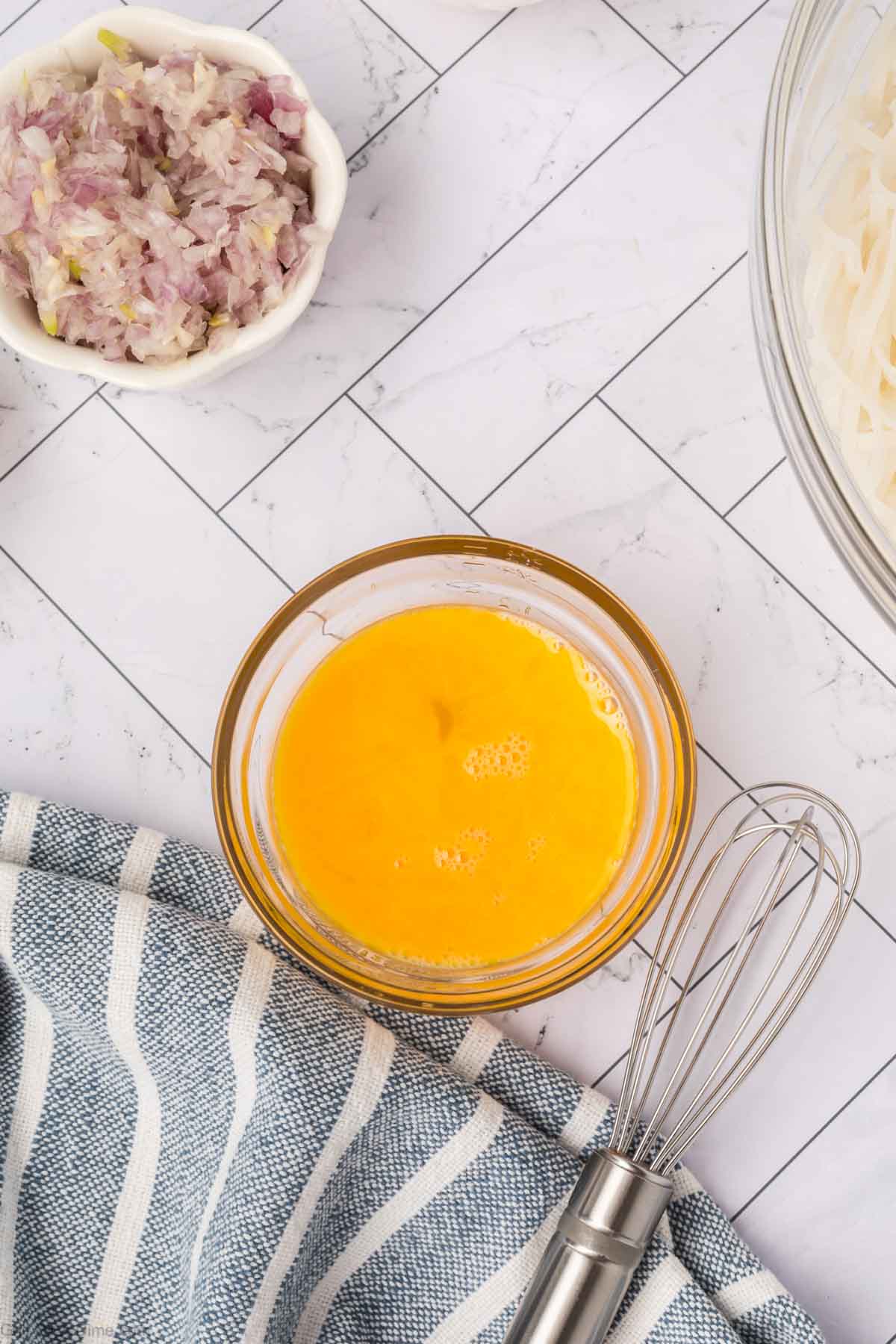 Scrambled eggs in a bowl