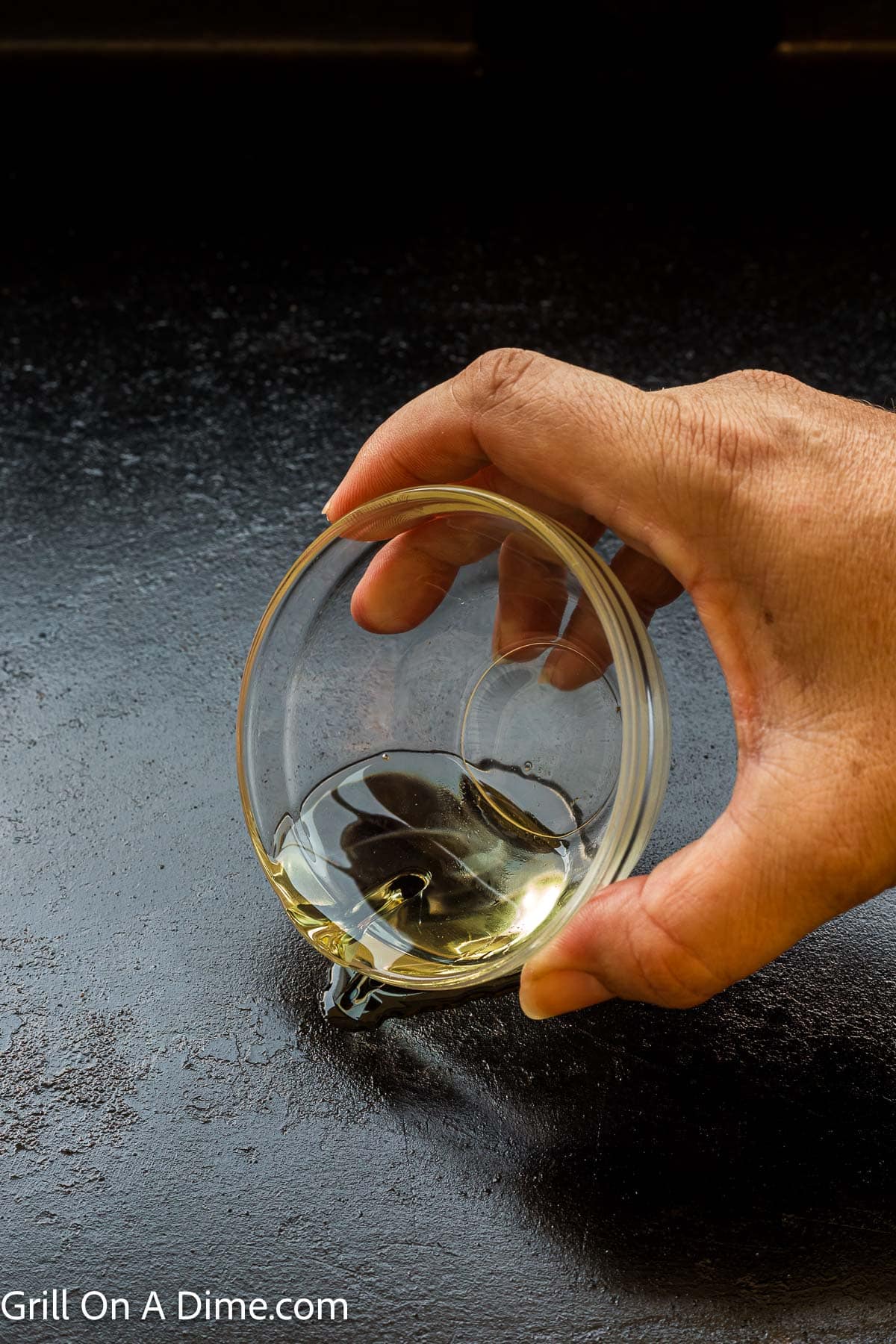 Pour oil on the hot Blackstone
