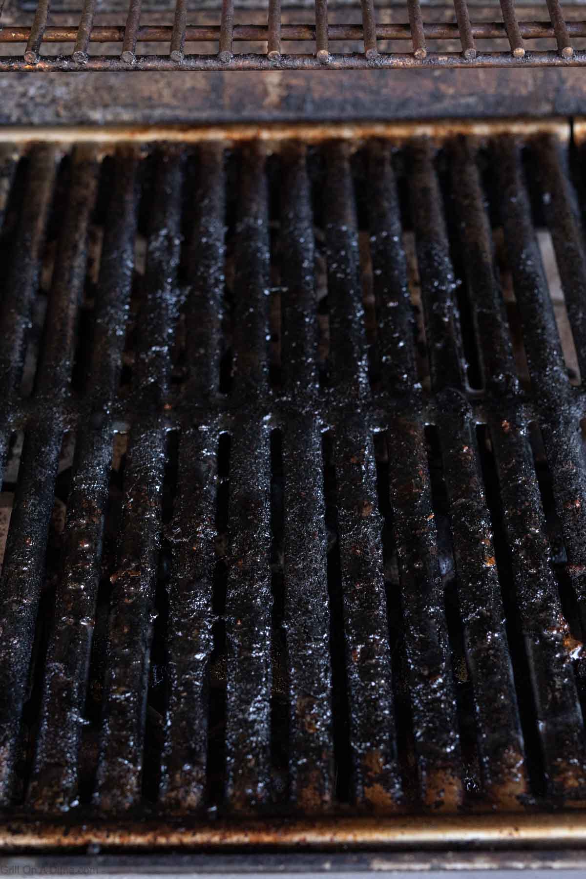 Oiling the grill grates